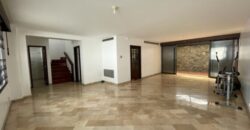 En Venta Casa de 3 Dorm. con Patio, Ubicada en Los Ceibos