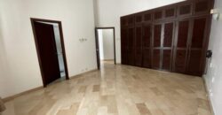 En Venta Casa de 3 Dorm. con Patio, Ubicada en Los Ceibos