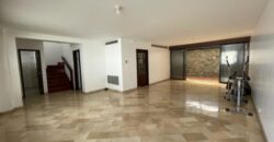 En Venta Casa de 3 Dorm. con Patio, Ubicada en Los Ceibos