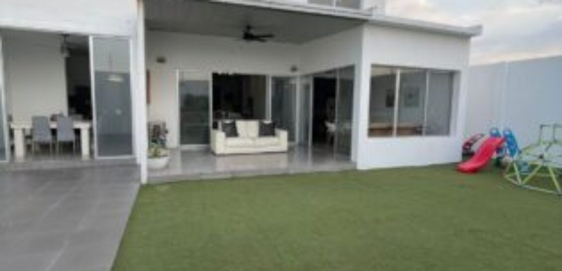 En Venta Moderna Acogedora Casa, 4 Dorm, en Km 8 Via a Samborondon