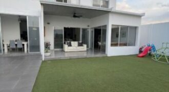 En Venta Moderna Acogedora Casa, 4 Dorm, en Km 8 Via a Samborondon