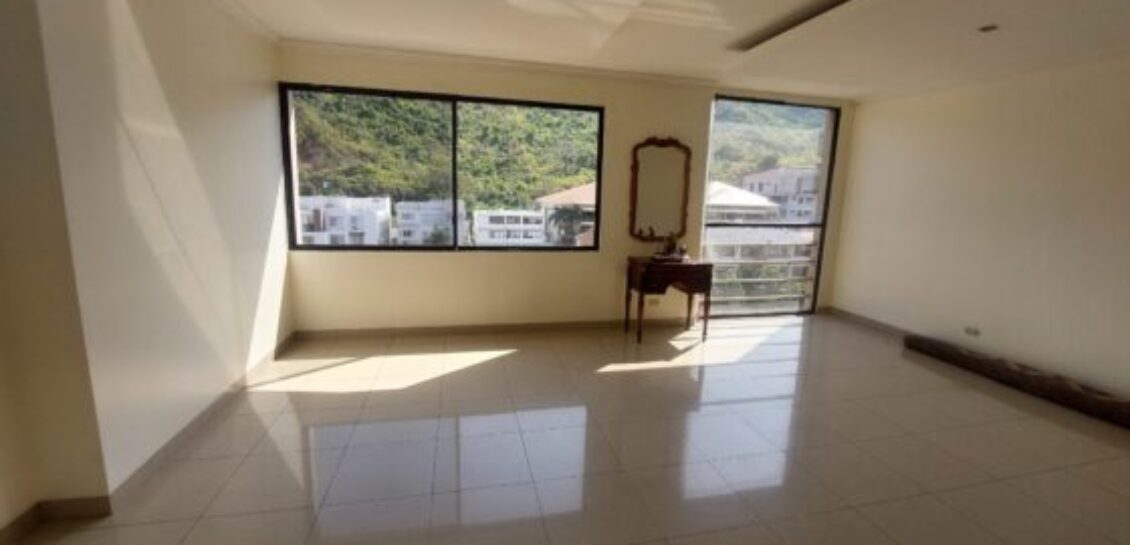 En Venta Departamento de 2 Dorm. en El Sector Olivos