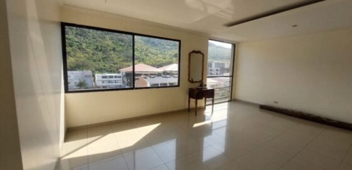 En Venta Departamento de 2 Dorm. en El Sector Olivos