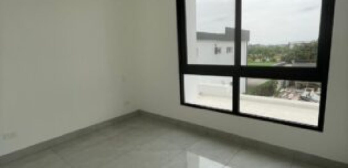 En Venta Hermosa y Moderna Casa de 4 Dorm. en Isla Mocolí