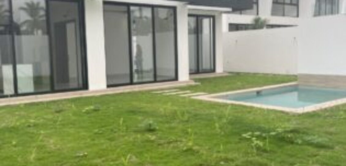 En Venta Hermosa y Moderna Casa de 4 Dorm. en Isla Mocolí