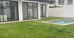 En Venta Hermosa y Moderna Casa de 4 Dorm. en Isla Mocolí