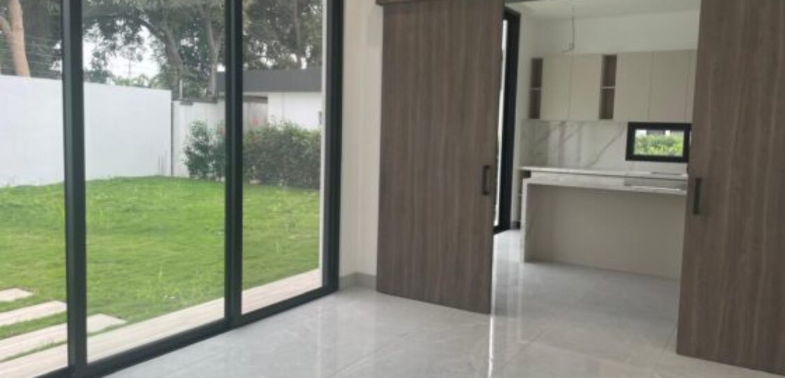 En Venta Hermosa y Moderna Casa de 4 Dorm. en Isla Mocolí