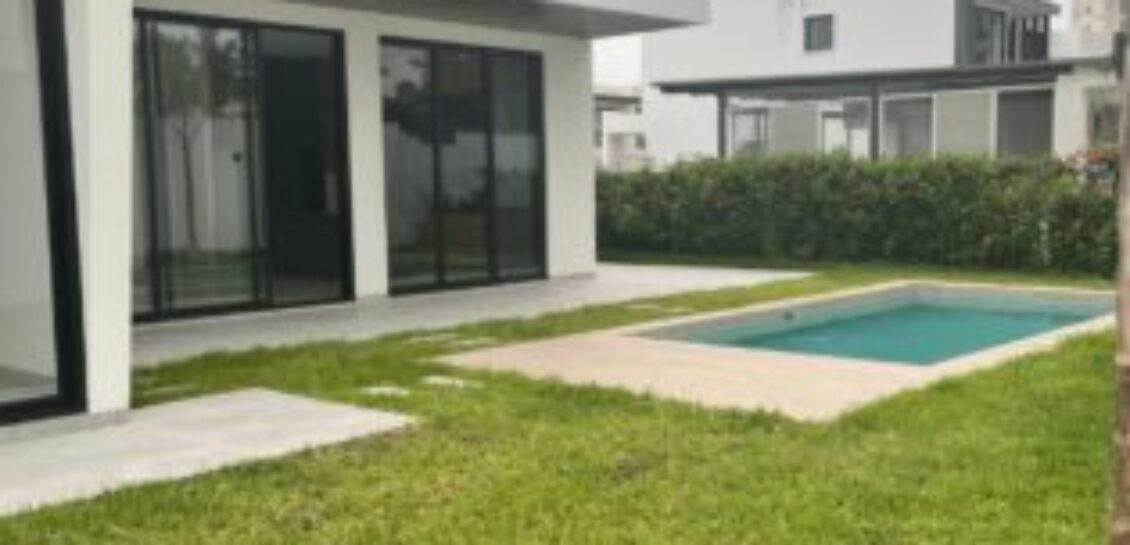 En Venta Casa Moderna de 4 Dorm. en Isla Mocolí