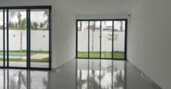 En Venta Casa Moderna de 4 Dorm. en Isla Mocolí