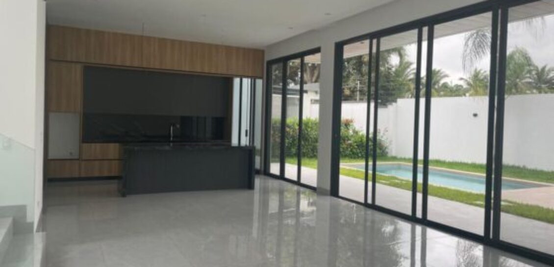 En Venta Casa Moderna de 4 Dorm. en Isla Mocolí