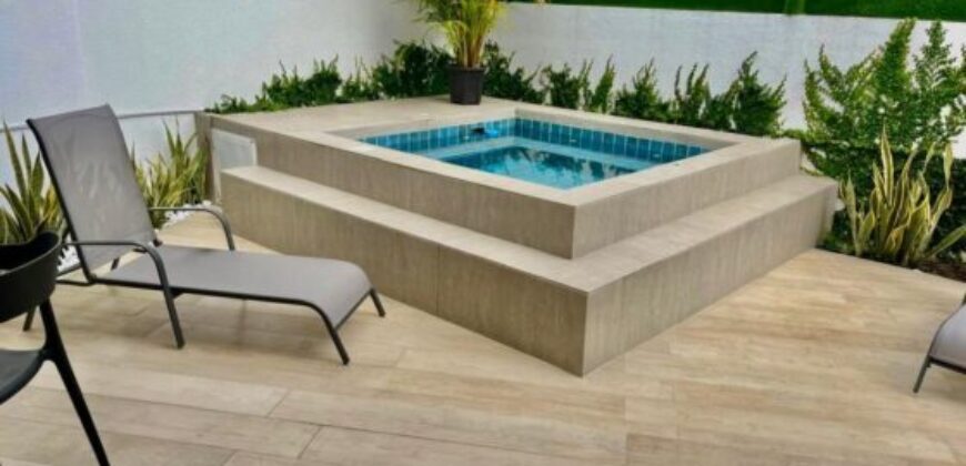 Vendo moderna casa esquinera en Isla Mocoli