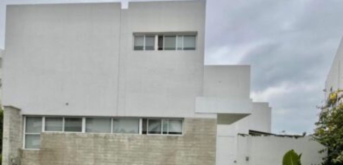 Vendo moderna casa esquinera en Isla Mocoli