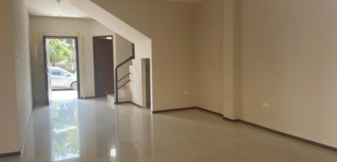 En Alquiler Casa de 3 Dorm, Remodelada y con Vista Al Parque, Urb Matices