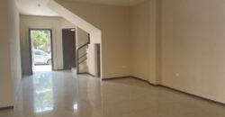 En Alquiler Casa de 3 Dorm, Remodelada y con Vista Al Parque, Urb Matices