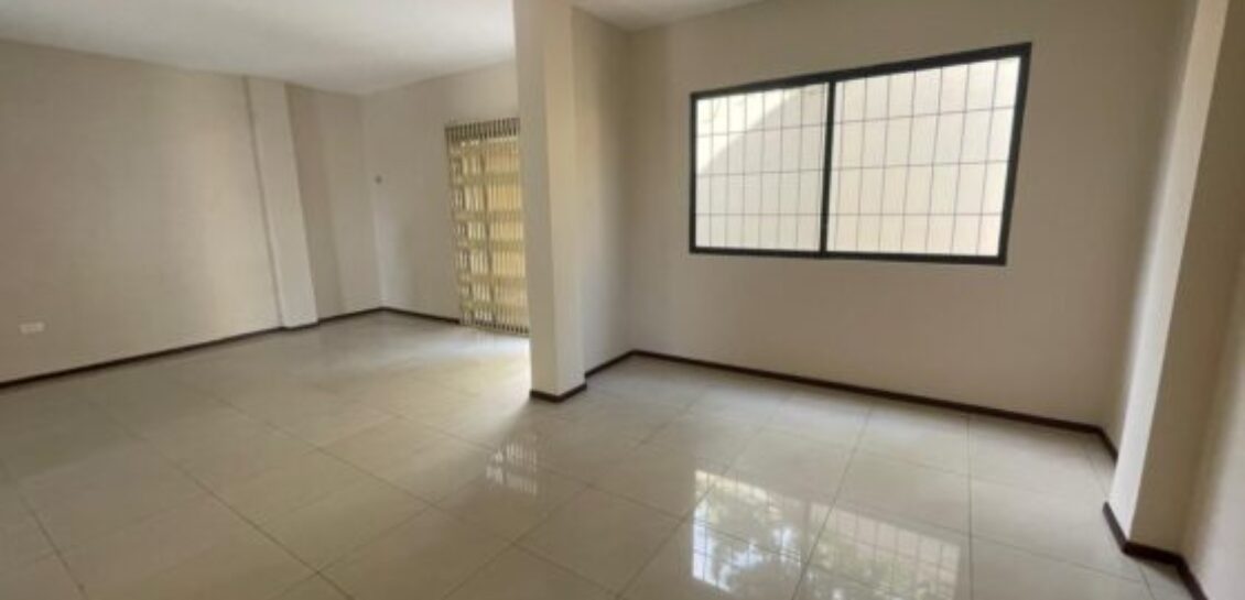 En Alquiler Casa de 3 Dorm, Remodelada y con Vista Al Parque, Urb Matices