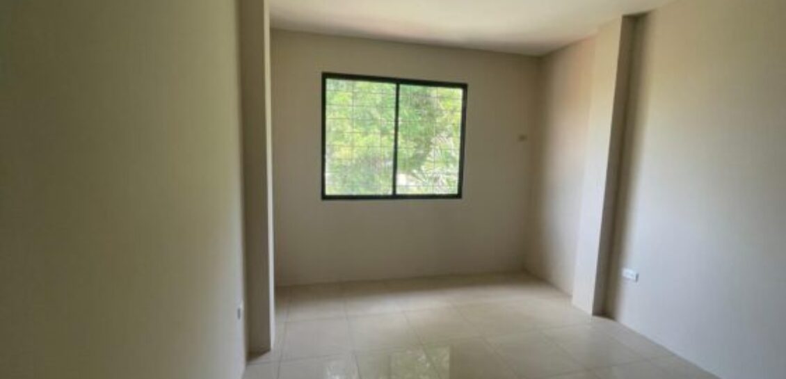 En Alquiler Casa de 3 Dorm, Remodelada y con Vista Al Parque, Urb Matices