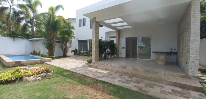 En Alquiler Amplia y Moderna Casa de 5 dorm al pie del canal, en Isla Mocoli