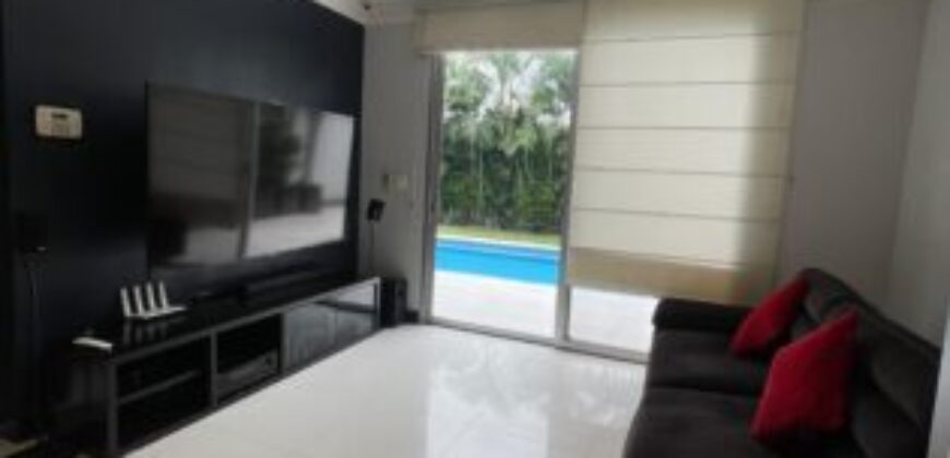 En Venta Elegante Casa de 3 dormitorios en Km 7 vía a Samborondón