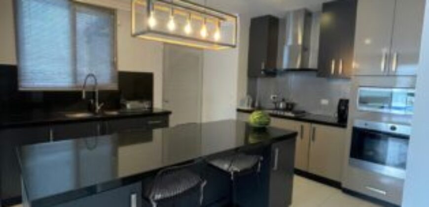 En Venta Elegante Casa de 3 dormitorios en Km 7 vía a Samborondón