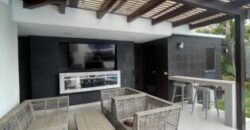 En Venta Elegante Casa de 3 dormitorios en Km 7 vía a Samborondón