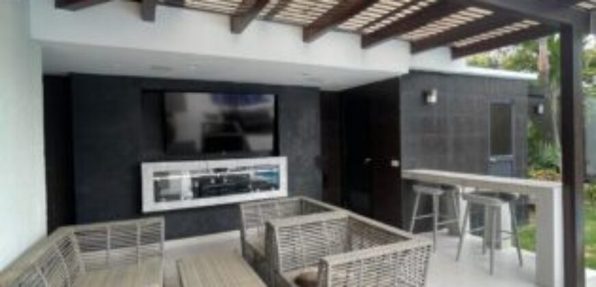 En Venta Elegante Casa de 3 dormitorios en Km 7 vía a Samborondón