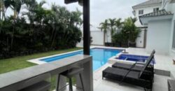 En Venta Elegante Casa de 3 dormitorios en Km 7 vía a Samborondón