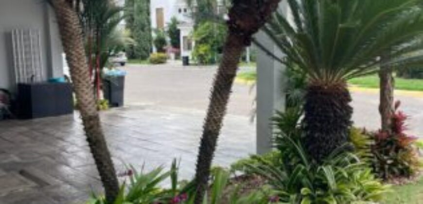 En Venta Elegante Casa de 3 dormitorios en Km 7 vía a Samborondón