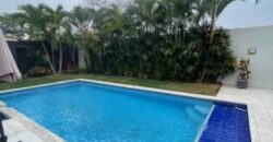 En Venta Elegante Casa de 3 dormitorios en Km 8 vía a Samborondón