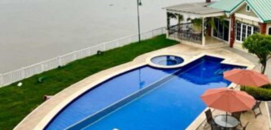 Precioso Departamento en Venta con Vista Al Rio en Samborondón