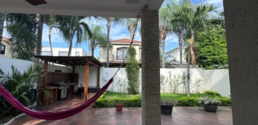 Casa de 3 Dorm. en Venta en Samborondón Km 6