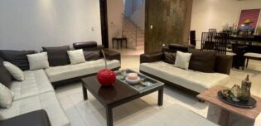 Casa en Venta de 5 dormitorios + suite independiente en Samborondón km 6