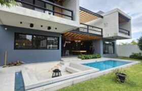 Hermosa Casa en Venta con Vista al lago en Blue Bay, Isla Mocoli