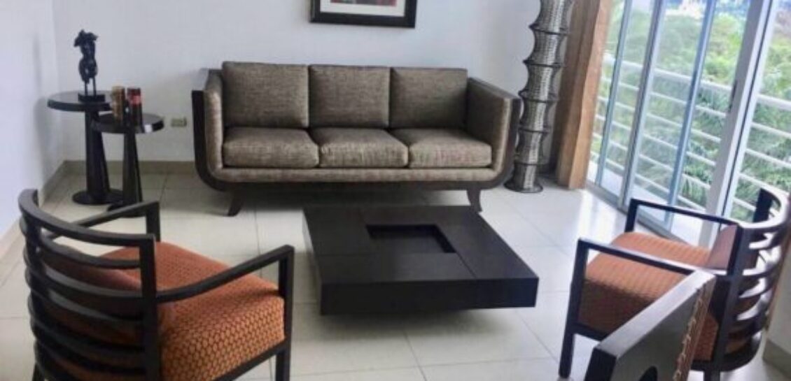 En Venta o Alquiler Departamento Amoblado de 2 dormitorios en Urb. River Towers, Samborondón