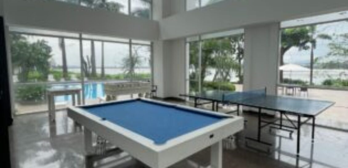 En Venta o Alquiler Departamento Amoblado de 2 dormitorios en Urb. River Towers, Samborondón