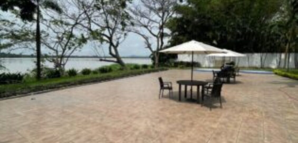 En Venta o Alquiler Departamento Amoblado de 2 dormitorios en Urb. River Towers, Samborondón
