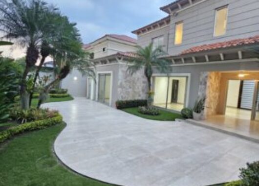 Hermosa casa en venta en Laguna del Sol con Acabados Modernos