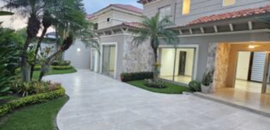 Hermosa casa en venta en Laguna del Sol con Acabados Modernos