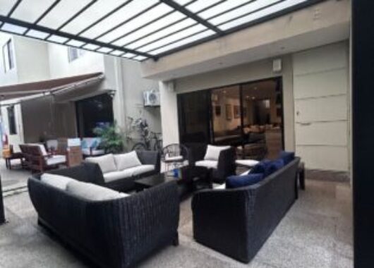 En Venta Casa de 3 dormitorios + Estudio en km. 3.5 Via Samborondon