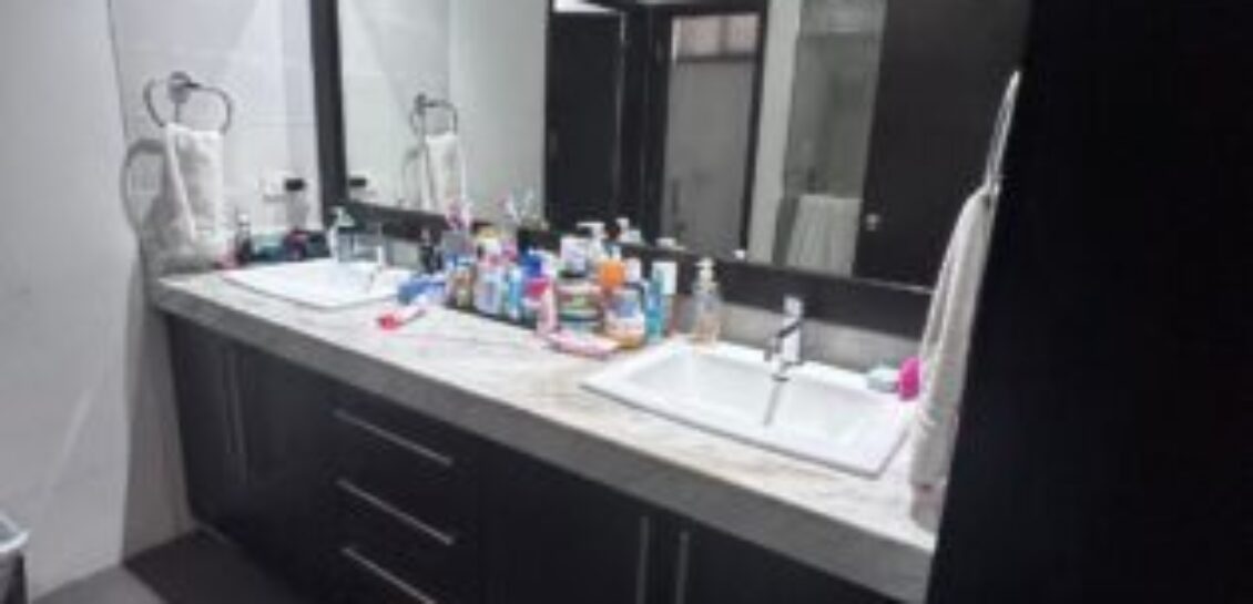 En Venta Casa de 3 dormitorios + Estudio en km. 3.5 Via Samborondon