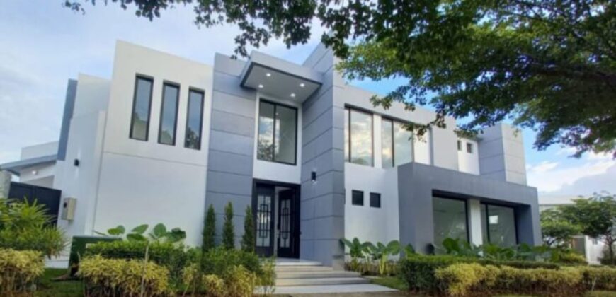 En Venta Casa de Estreno de 4 dormitorios en Blue Bay , Isla Mocoli