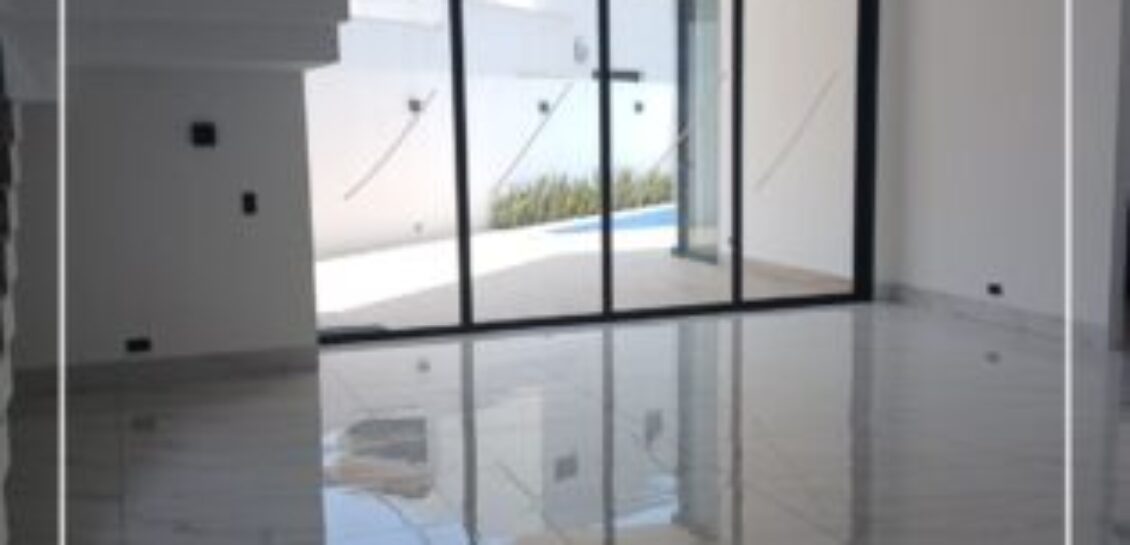 En Venta Casa de Estreno de 4 dormitorios en Blue Bay , Isla Mocoli