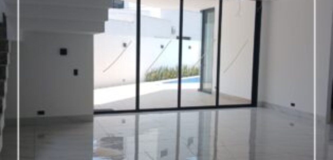 En Venta Casa de Estreno de 4 dormitorios en Blue Bay , Isla Mocoli