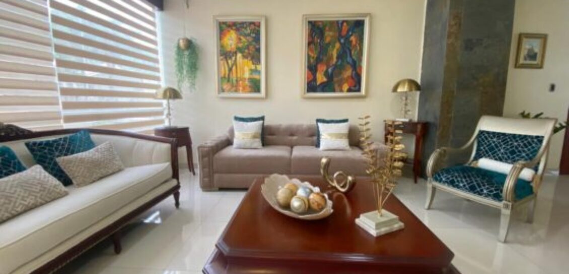 En Venta o Alquiler Amplio Departamento de 2 Dorm Más Estudio en Los Olivos