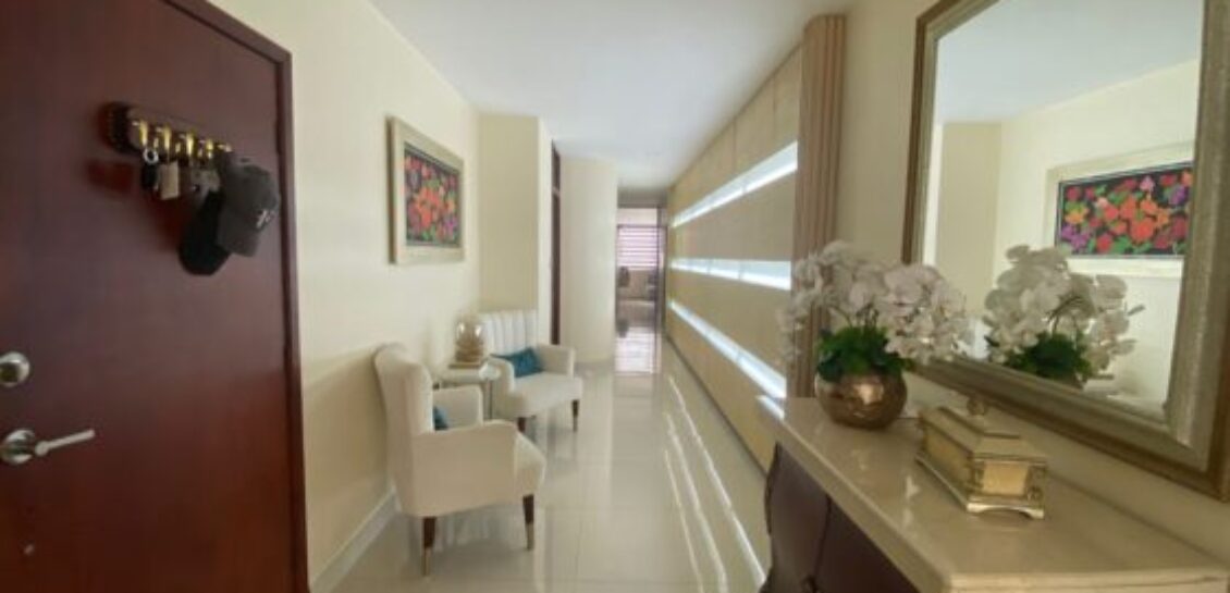 En Venta o Alquiler Amplio Departamento de 2 Dorm Más Estudio en Los Olivos
