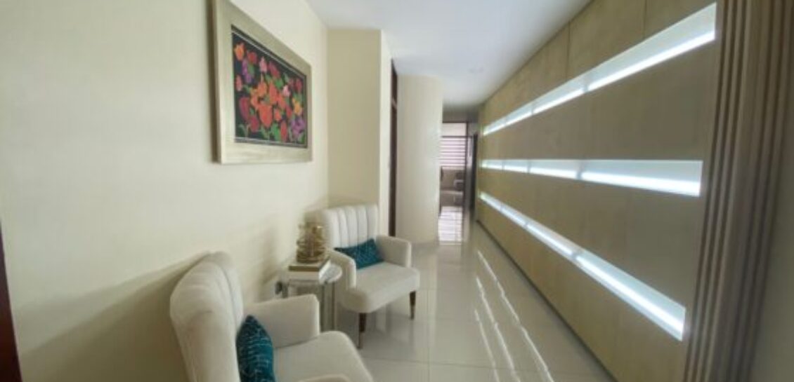 En Venta o Alquiler Amplio Departamento de 2 Dorm Más Estudio en Los Olivos