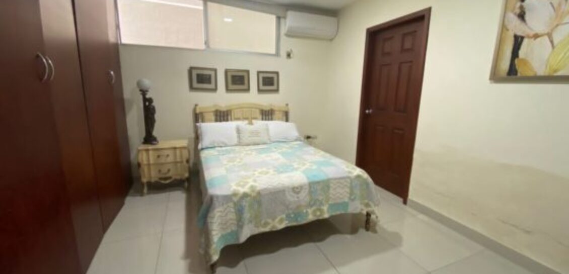 En Venta o Alquiler Amplio Departamento de 2 Dorm Más Estudio en Los Olivos