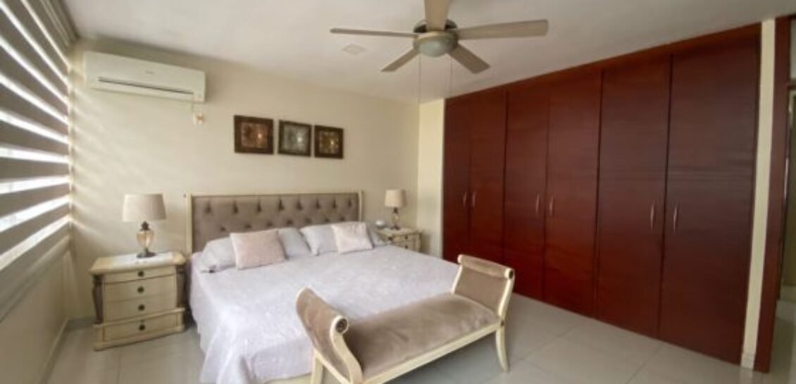 En Venta o Alquiler Amplio Departamento de 2 Dorm Más Estudio en Los Olivos