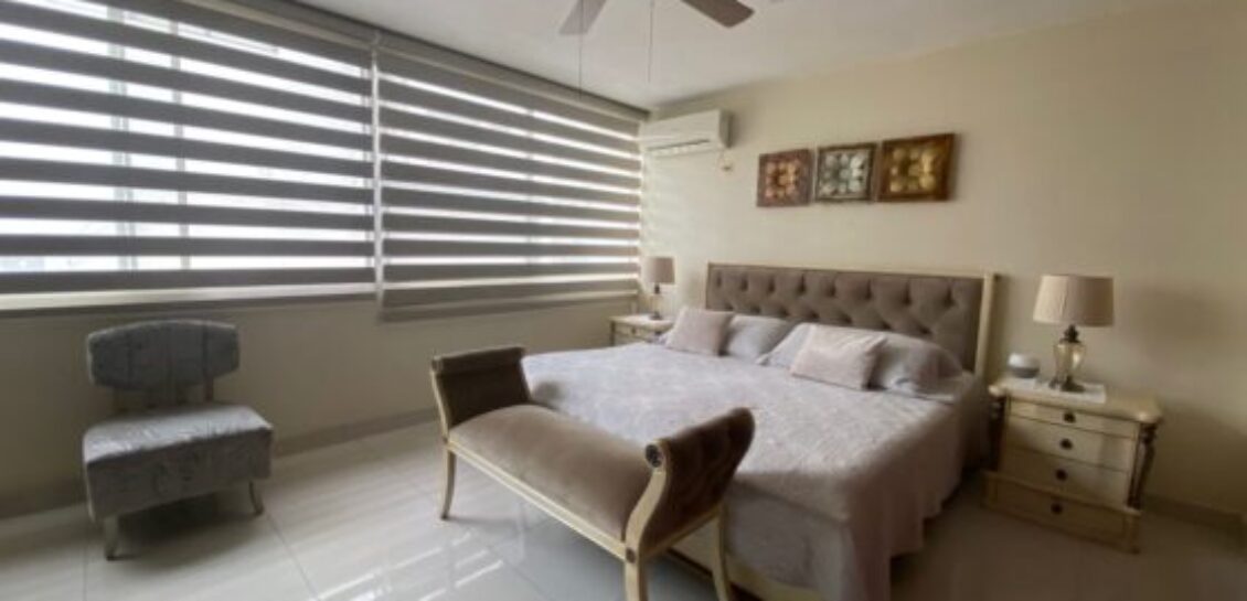 En Venta o Alquiler Amplio Departamento de 2 Dorm Más Estudio en Los Olivos