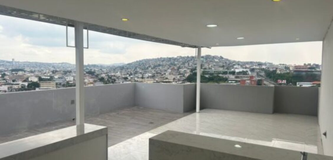 En Alquiler  Hermoso Penthouse en Lomas de Urdesa  – 3 Dormitorios