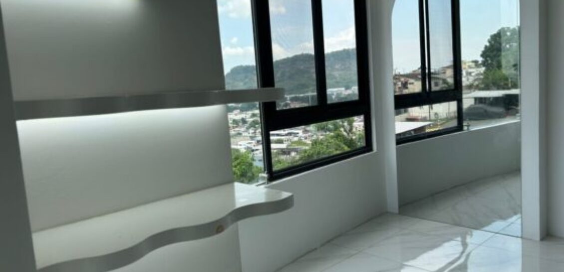 En Alquiler  Hermoso Penthouse en Lomas de Urdesa  – 3 Dormitorios